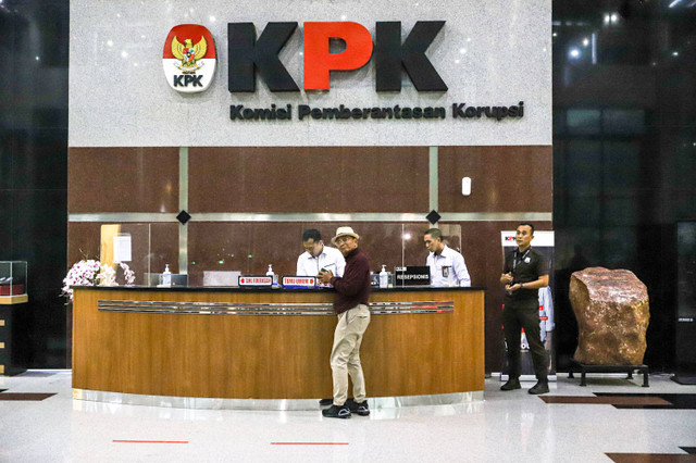 Mantan Menteri BUMN, Dahlan Iskan, penuhi panggilan KPK terkait korupsi pengadaan liquified natural gas (LNG) di PT Pertamina, Rabu (3/7/2024).  Foto: Iqbal Firdaus/kumparan