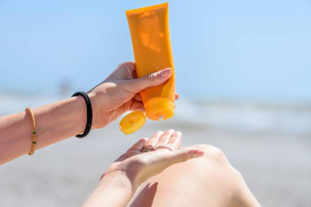 Ilustrasi Chemical Sunscreen Adalah, Foto: Unsplash/O_Lypa.