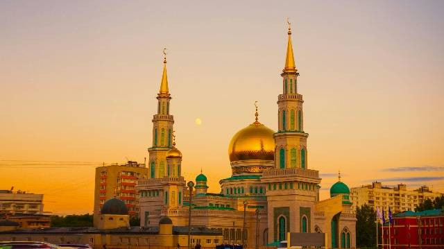 sumber foto : https://www.pexels.com/id-id/foto/masjid-emas-saat-matahari-terbenam-161276/