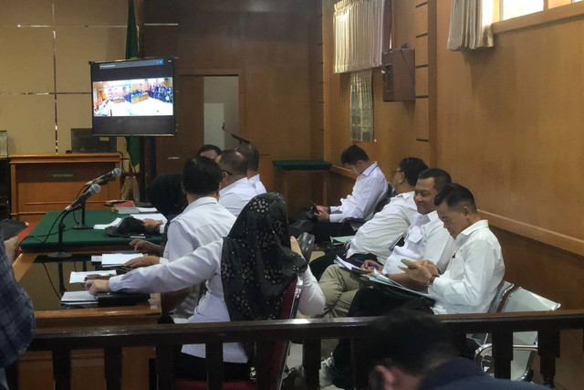 Suasana jelang sidang praperadilan Pegi Setiawan dengan agenda pembuktian dari Tim Hukum Polda Jawa Barat di PN Bandung, Kamis (4/7/2024). Foto: Robby Bouceu/kumparan