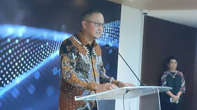 Direktur Jenderal Aplikasi Informatika Kementerian Komunikasi dan Informatika, Semuel Abrijani Pangarepan memberikan keterangan pers pengunduran diri di Kementerian Komunikasi dan Informatika, Jakarta, Kamis (4/7/2024). Foto: Rachmadi Rasyad/kumparan