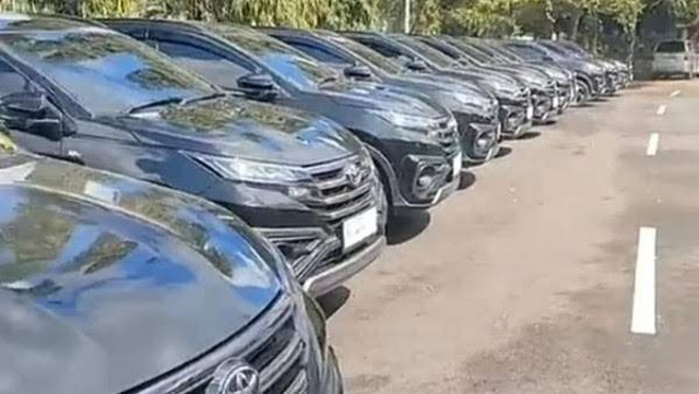 Belasan mobil yang diterima para Kepala Desa di Prabumulih, Foto : Ist