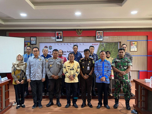 Foto bersama sidang Gugus Tugas Reforma Agraria (GTRA) Kabupaten Sekadau. Foto: Dok. Istimewa