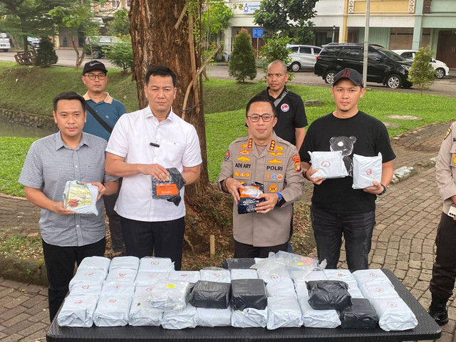 Pengungkapan kasus peredaran 45 kilogram sabu di Bintaro, Tangerang Selatan.  Foto: Dok. Istimewa