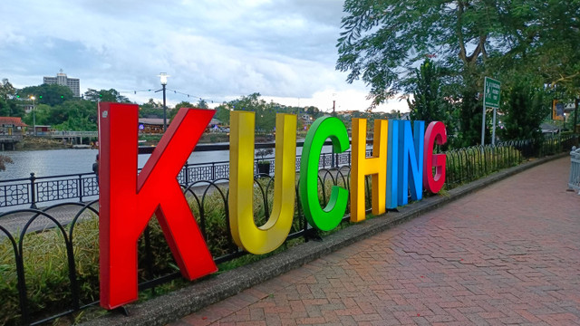 Kawasan Waterfront di Kota Kuching, Malaysia. Foto: Aprilandika Pratama/kumparan