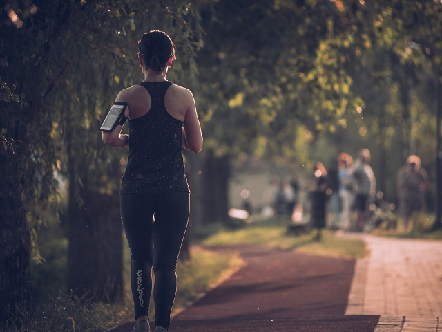 Ilustrasi Strava. Sumber: unsplash.com/JozsefHocz.