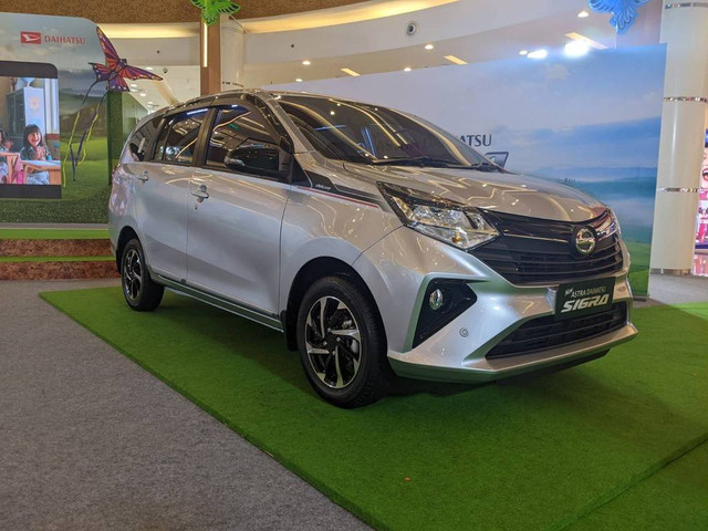 Daihatsu Sigra terbaru meluncur dengan ubahan pada bagian eksterior dan interior. Foto: Sena Pratama/kumparan