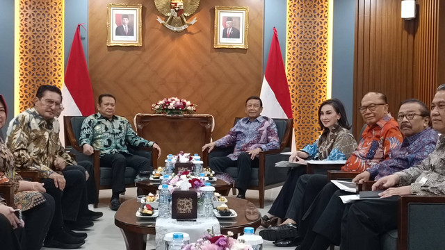 Pertemuan tertutup silaturahmi kebangsaan Bamsoet dengan Wiranto dan pimpinan Wantimpres lainnya di Kantor Wantimpres, Gambir, Jakpus, Jumat (5/7). Foto: Thomas Bosco/kumparan