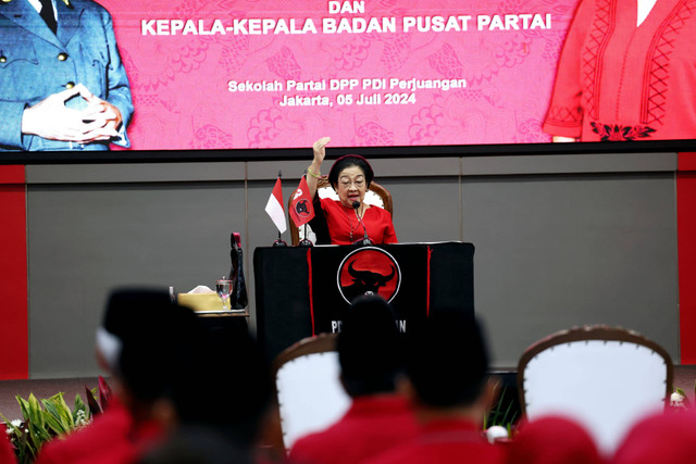 Ketum PDIP Megawati Soekarnoputri saat menghadiri pengambilan pengucapan sumpah janji jabatan pengurus DPP PDIP. Foto: Dok PDIP