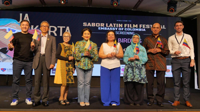 Foto Bersama dengan Ms. Tatiana Rodriguez Duta Besar Columbia di Indonesia