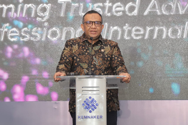 Wakil Menteri Ketenagakerjaan Afriansyah Noor pada Raker Itjen Kemnaker 2024 di Kabupaten Bogor, Jawa Barat, Kamis (4/7/2024). Foto: Dok. Kemnaker