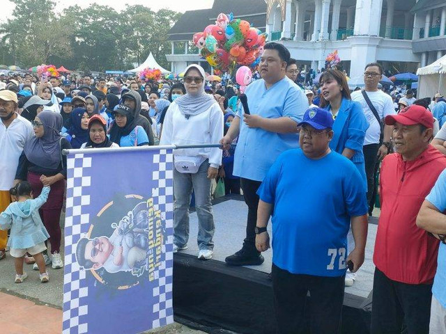 Tumpah Ruah Jalan Sehat, Warga Doakan Yudhianto Mahardika Jadi Wali Kota Kendari