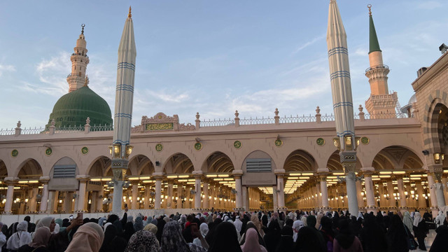 Berkunjung ke Raudah 'Taman Surga' di Masjid Nabawi.  Foto: Salmah Muslimah/kumparan