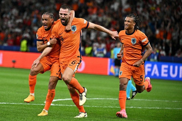 Selebrasi pemain Timnas Belanda usai mencetak gol ke gawang Timnas Turki pada pertandingan perempat final Piala Eropa 2024 di Olympiastadion Berlin, Jerman, Minggu (7/7/2024). Foto: JAVIER SORIANO / AFP