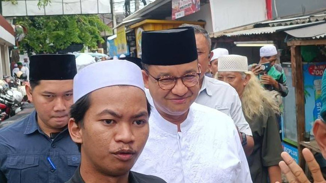 Eks Gubernur DKI Jakarta, Anies Baswedan menghadiri acara pernikahan putri ke-7 Habib Rizieq Syihab, Syarifah Zahra Syihab dengan Habib Husein Bin Anies Assegaf di Markaz Syariah, Petamburan, Jakarta Pusat, Minggu (7/7/2024). Foto: Zamachsyari/kumparan