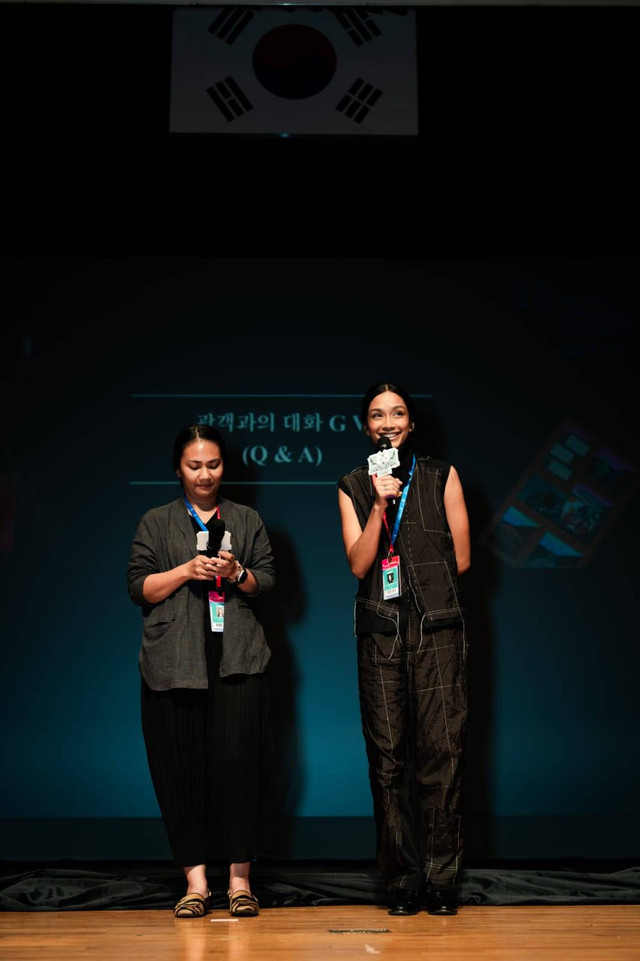 Tia Hasibuan dan Faradina Mufti dalam pemutaran film Siksa Kubur di BIFAN 2024. Foto: Poplicist/Arman Febryan