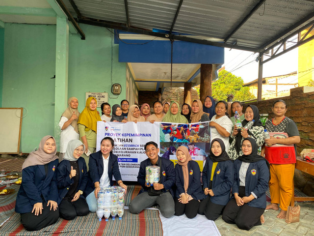 Pelatihan Bersama Ibu-Ibu PKK Kelurahan Kaligawe, Kota Semarang