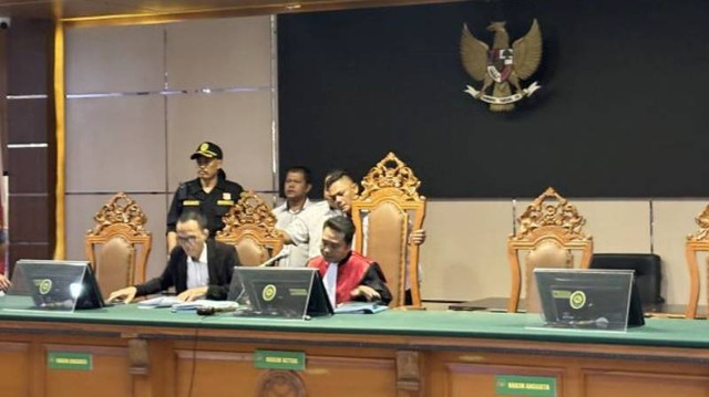 Hakim tunggal Eman Sulaeman saat mengabulkan permohonan gugatan sidang praperadilan oleh tim kuasa hukum Pegi Setiawan di PN Bandung, Senin (8/7/2024). Foto: Rubby Jovan/ANTARA