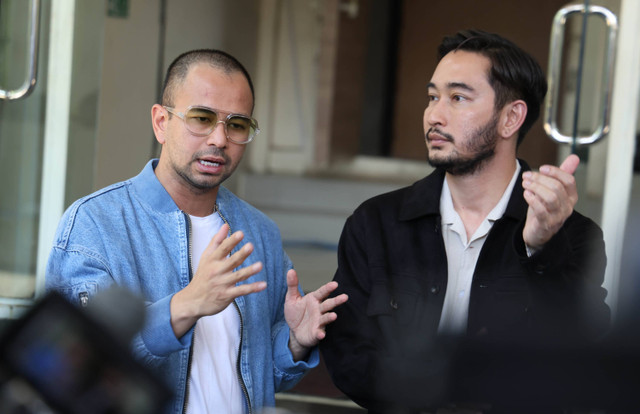 Artis Raffi Ahmad bersama Jeje saat ditemui wartawan usai mengisi acara di kawasan Tendean, Jakarta, Senin (8/7/2024). Foto: Agus Apriyanto