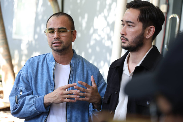 Artis Raffi Ahmad bersama Jeje saat ditemui wartawan usai mengisi acara di kawasan Tendean, Jakarta, Senin (8/7/2024). Foto: Agus Apriyanto