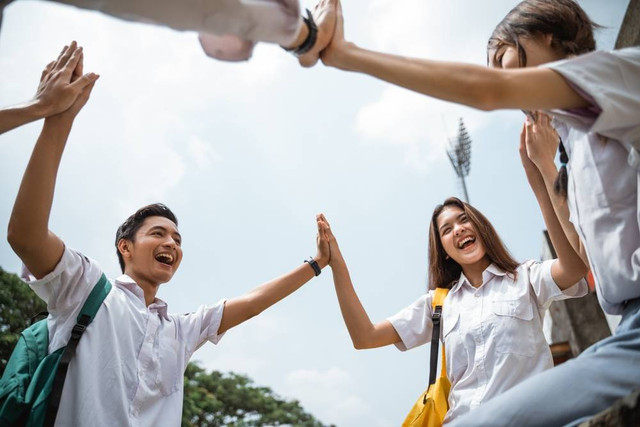 Ilustrasi siswa SMA di sekolah. Foto: Shutterstock