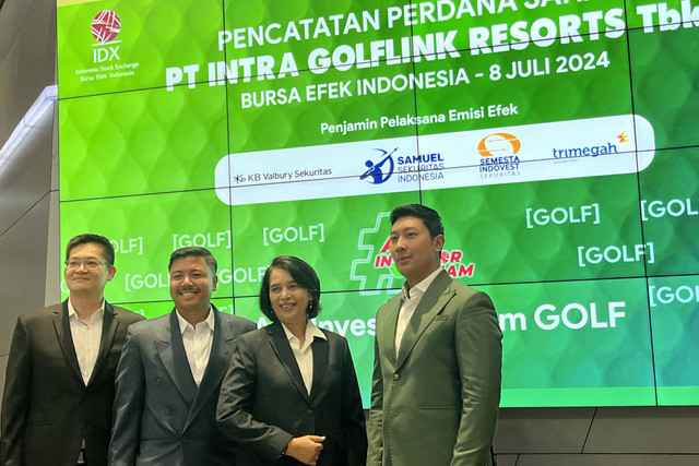 Direktur Utama PT Intra Golflink Resorts Tbk (GOLF) Dwi Febri Astuti dan Komisaris Utama Intra Golflink Resorts Darma Mangkuluhur Hutomo dalam konferensi pers, Senin (8/7/2024). Foto: Ghinaa Rahmatika/kumparan