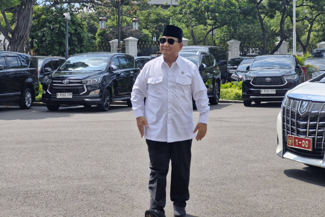 Presiden terpilih sekaligus Menhan Prabowo Subianto di Kompleks Istana Kepresidenan, Jakarta, Senin (8/7/2024). Foto: Nadia Riso/kumparan