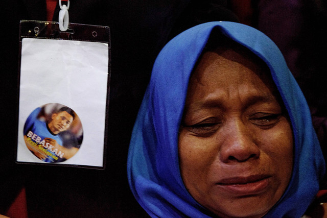 Ibunda Pegi Setiawan, Kartini, saat mendengarkan putusan praperadilan di PN Bandung, Jawa Barat, Senin (8/7/2024). Foto: Novrian Arbi/ANTARA FOTO