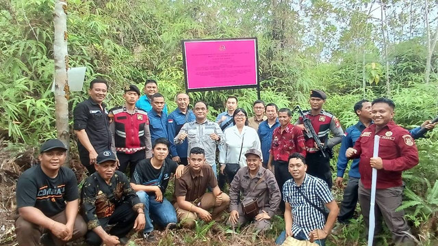 Kejaksaan melakukan sita ekskusi lahan pertambangan yang diduga milik terdakwa kasus Asabri Heru Hidayat di Luwu Timur, Sulsel. Foto: Kejaksaan Agung 