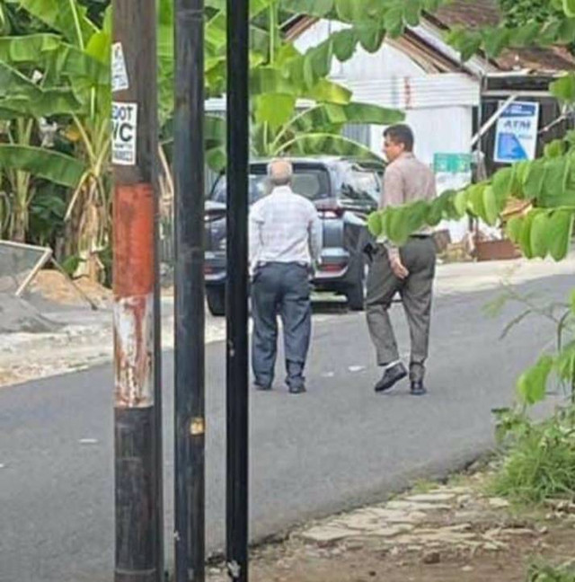 Dua bule yang diduga melakukan penipuan di Panggang, Gunungkidul. Foto: Polsek Panggang