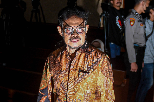 Terdakwa kasus dugaan pemerasan dan gratifikasi di Kementerian Pertanian Syahrul Yasin Limpo berjalan untuk menjalani sidang lanjutan di Pengadilan Tipikor, Jakarta, Senin (8/7/2024). Foto: Muhammad Adimaja/ANTARA FOTO