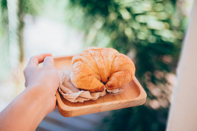 croissant enak di Cilandak Town Square. Foto hanya ilustrasi, bukan tempat sebenarnya. Sumber: Unsplash/kawin harasai