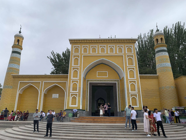 Rombongan Muhammadiyah saat mengunjungi masjid tertua di Xinjiang.  Foto: Mirsan Simamora/kumparan