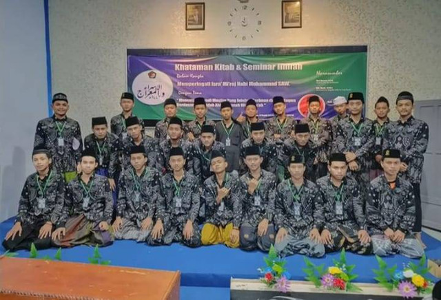 Foto asli teman-teman saya saat menjadi panitia acara di pondok pesantren as-salafiyah sumber duko pakong