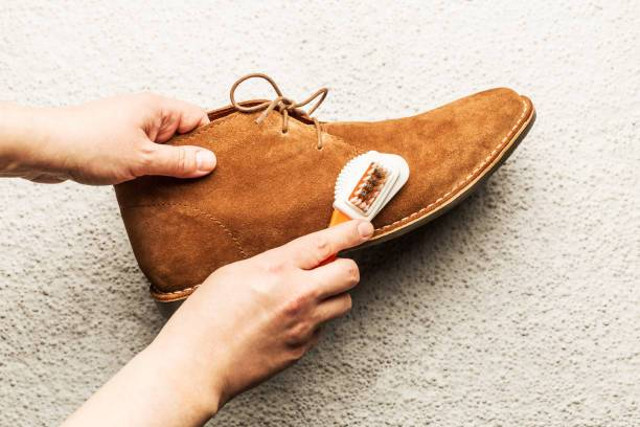 Ilustrasi Cara Membersihkan Sepatu Suede, Foto: Unsplash/Cleardesign1.