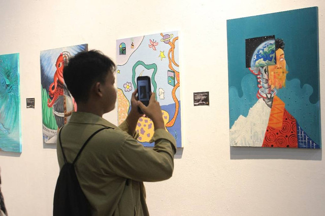 Pameran Seni Modern Photo by me @nemdotproject on instagram