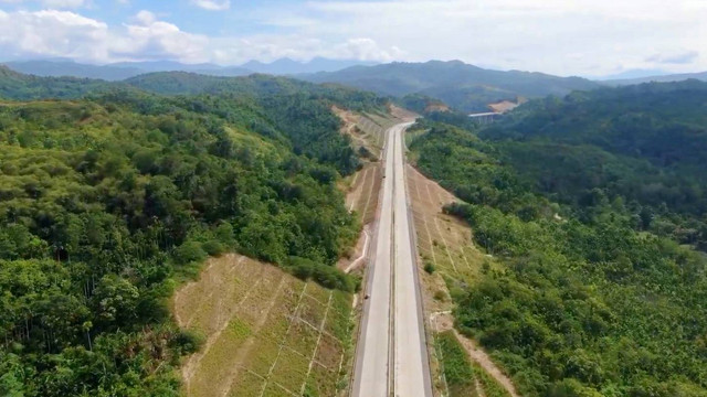 Dua Ruas Jalan Tol Trans Sumatera (JTTS), Jalan Tol Ruas Padang - Sicincin  di Provinsi Sumatra Barat dan Tol Ruas Sigli-Banda Aceh Seksi I Padang Tidji - Seulimum di Provinsi Aceh. Foto: Hutama Karya