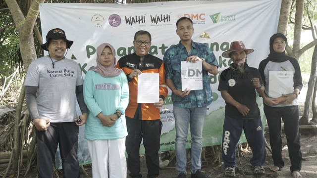 WALHI dan DMC Dompet Dhuafa dorong perlindungan dan pemulihan wilayah pesisir dari ancaman bencana iklim. Foto: Walhi-Dompet Dhuafa