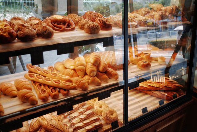 Toko Sidodadi Roti & Kue. Foto hanya ilustrasi, bukan tempat sebenarnya. Sumber: Unsplash/Yeh Xintong