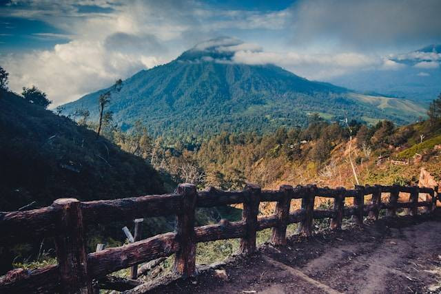 Kawah Gunung Ijen. Sumber: Unsplash/Rafif Prawira