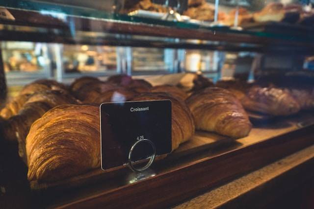 Croissant Enak di Pondok Indah Mall. Foto hanya ilustrasi, bukan tempat sebenarnya. Sumber:Unsplash/Mimi Thian