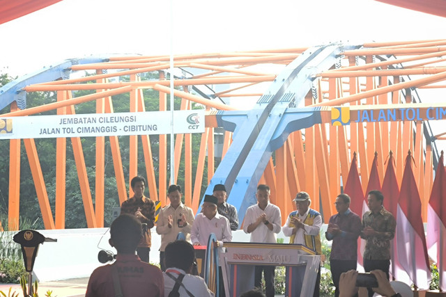 Wakil Presiden Ma'ruf Amin meresmikan Jalan Tol Cimanggis-Cibitung di Kecamatan Cileungsi Kabupaten Bogor Jawa Barat, Selasa (9/7/2024).  Foto: Akbar Maulana/kumparan