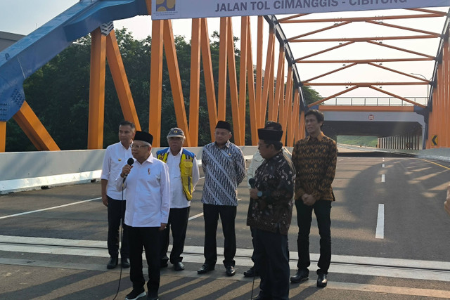 Wakil Presiden Ma'ruf Amin meresmikan Jalan Tol Cimanggis-Cibitung di Kecamatan Cileungsi Kabupaten Bogor Jawa Barat, Selasa (9/7/2024).  Foto: Akbar Maulana/kumparan