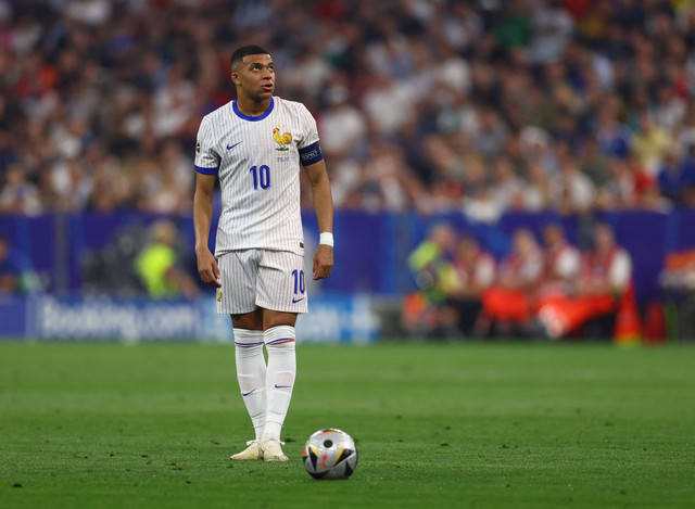 Kylian Mbappe bersiap menendang saat Spanyol vs Prancis dalam semifinal Piala Eropa 2024 di Allianz Arena, Jerman, pada Rabu (10/7) dini hari WIB. Foto: REUTERS/Leonhard Simon