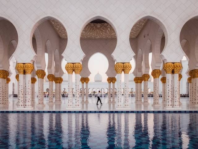 Keunikan dari Masjid Imam Reza Mausoleum Iran. Foto hanya ilustrasi bukan tempat sebenarnya. Sumber foto: Unsplash.com/Junhan Foong