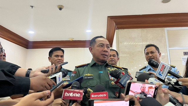 Panglima TNI Jenderal TNI Agus Subiyanto usai mengikuti rapat kerja bersama Komisi I DPR di kompleks Parlemen, Senayan, Jakarta, Rabu (10/7/2024). Foto: Haya Syahira/kumparan