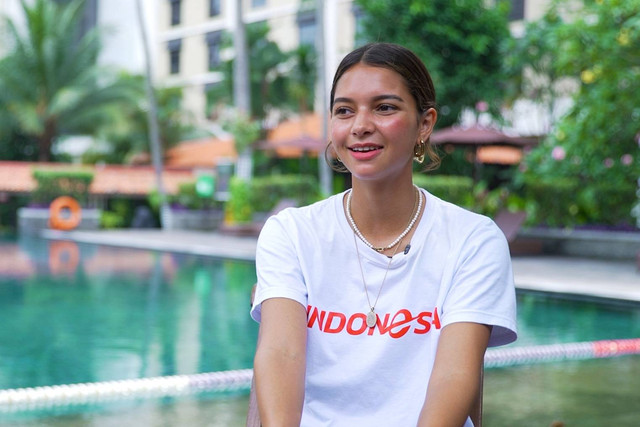 Pemain Timnas Wanita Indonesia Estella Loupatty saat diwawancarai kumparanBOLANITA di Hotel Sultan, Jakarta, Kamis (4/7/2024). Foto: Andi Fajar/kumparan