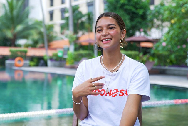 Pemain Timnas Wanita Indonesia Estella Loupatty saat diwawancarai kumparanBOLANITA di Hotel Sultan, Jakarta, Kamis (4/7/2024). Foto: Andi Fajar/kumparan