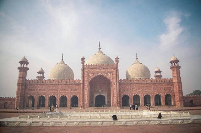 Masjid Badshahi di Pakistan. Sumber Unsplash Shazaf Zafar