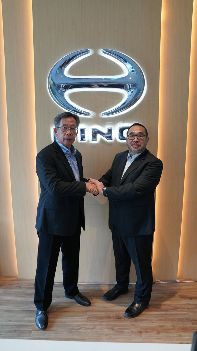 PT Hino Motors Sales Indonesia (HMSI) mengumumkan pergantian jajaran Board of Director (BOD), Santiko Wardoyo, Chief Operating Officer (COO) Director HMSI digantikan Susilo Darmawan. Foto: dok. HMSI